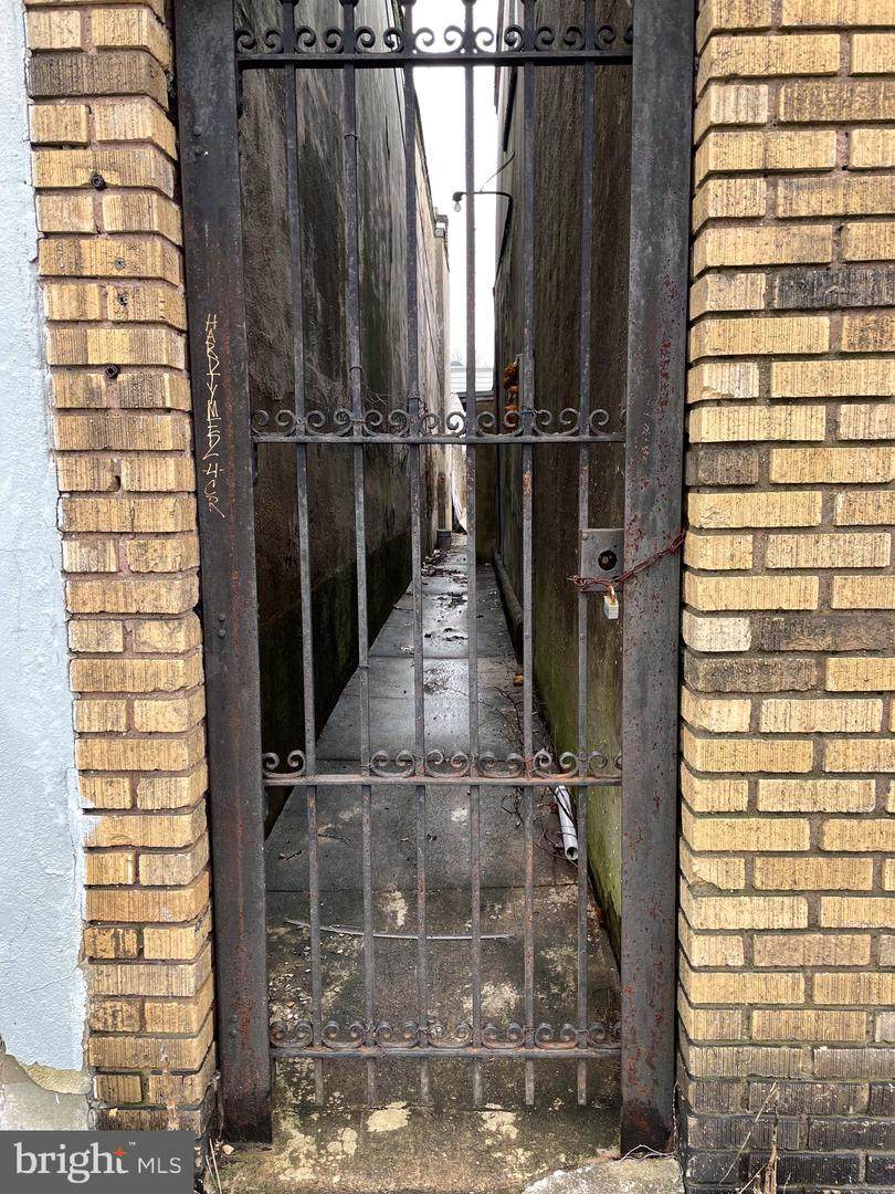 6224 Race Street - Photo 1
