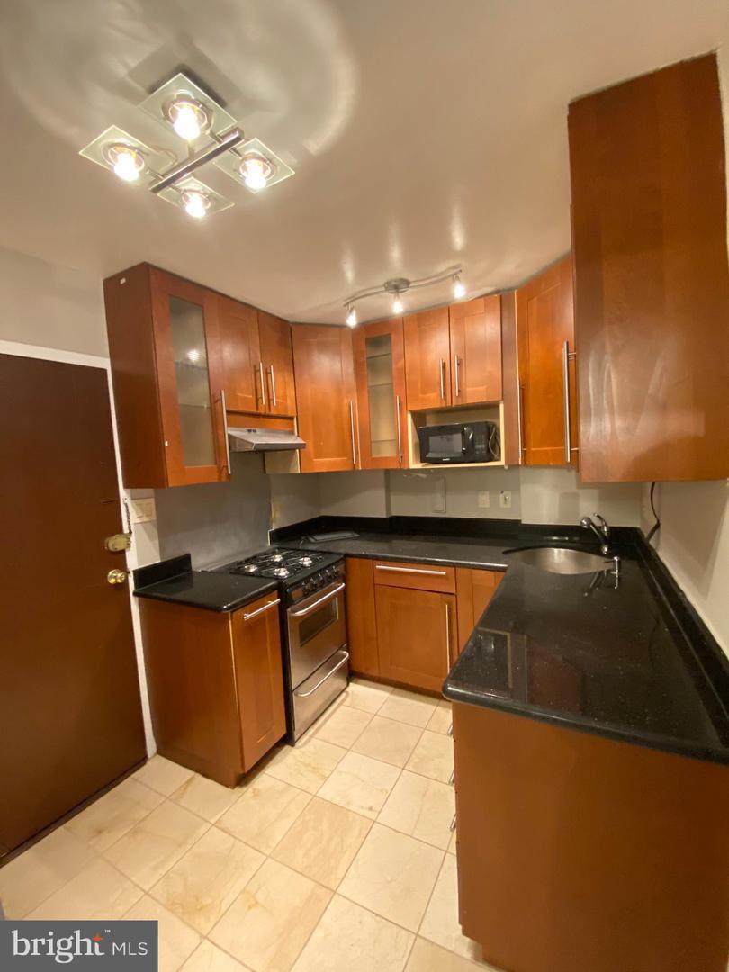 922 24TH Street - Photo 1