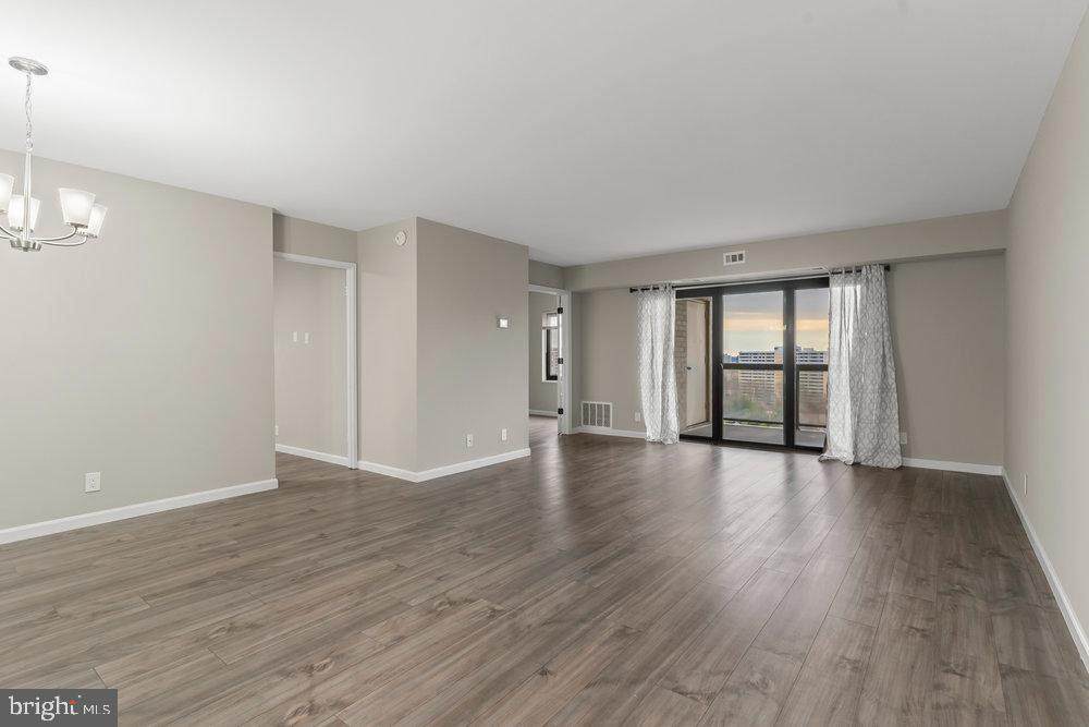 307 Yoakum Parkway - Photo 1