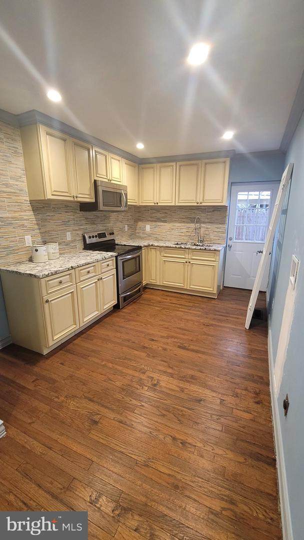 1217 Taylor Street - Photo 1
