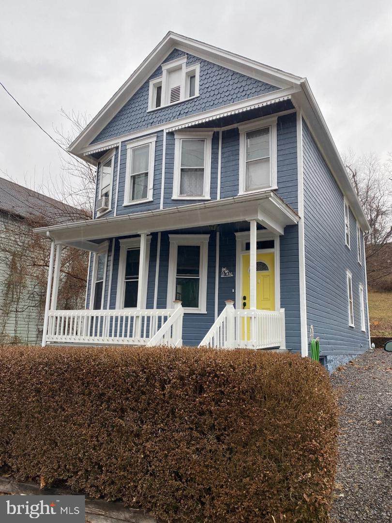436 Pine Avenue - Photo 1