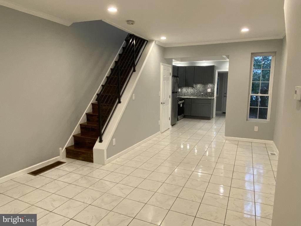 892 Farson Street - Photo 1