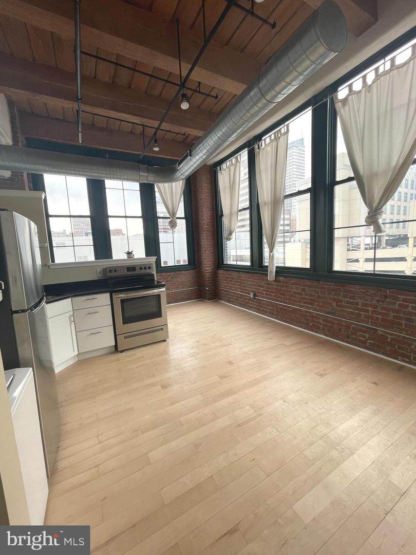 1010 Arch Street - Photo 1
