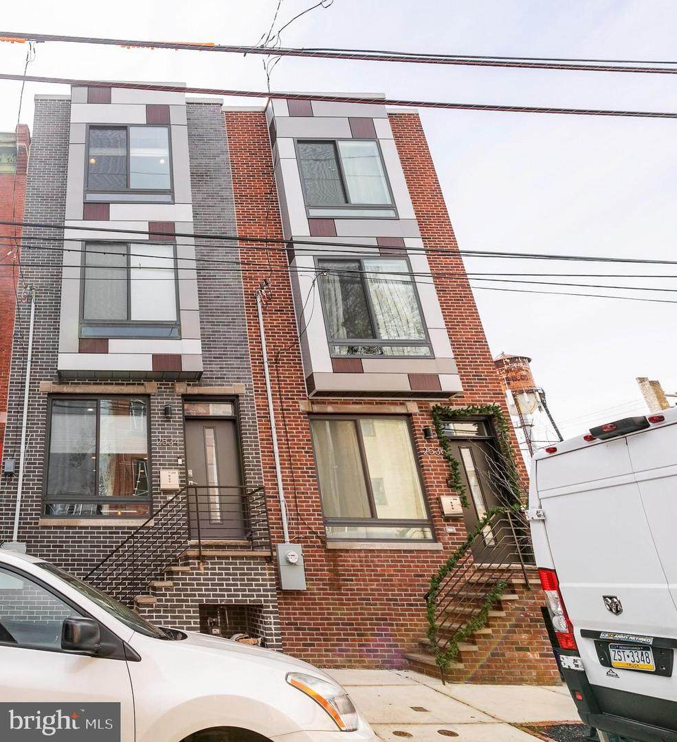 2534 Oxford Street - Photo 1
