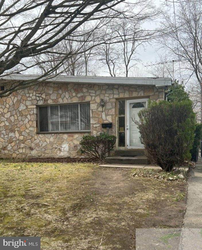1019 Southampton Ave - Photo 1