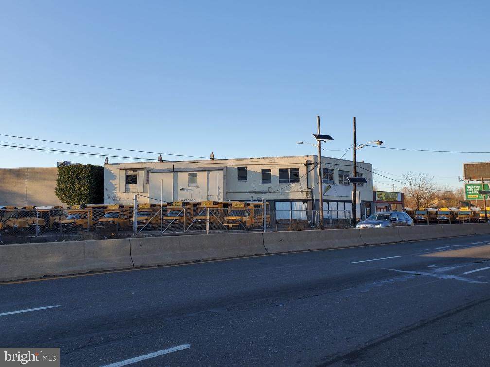 2835 Crescent Boulevard - Photo 1