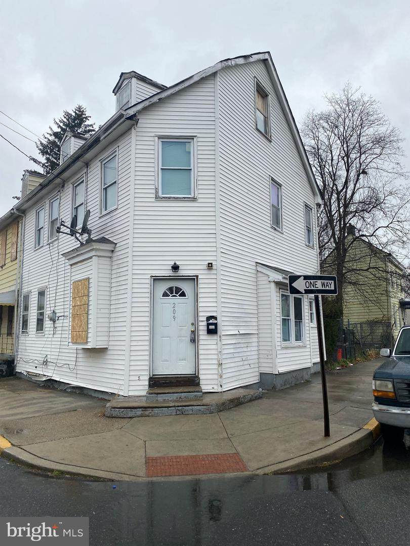 209 Green Street - Photo 1