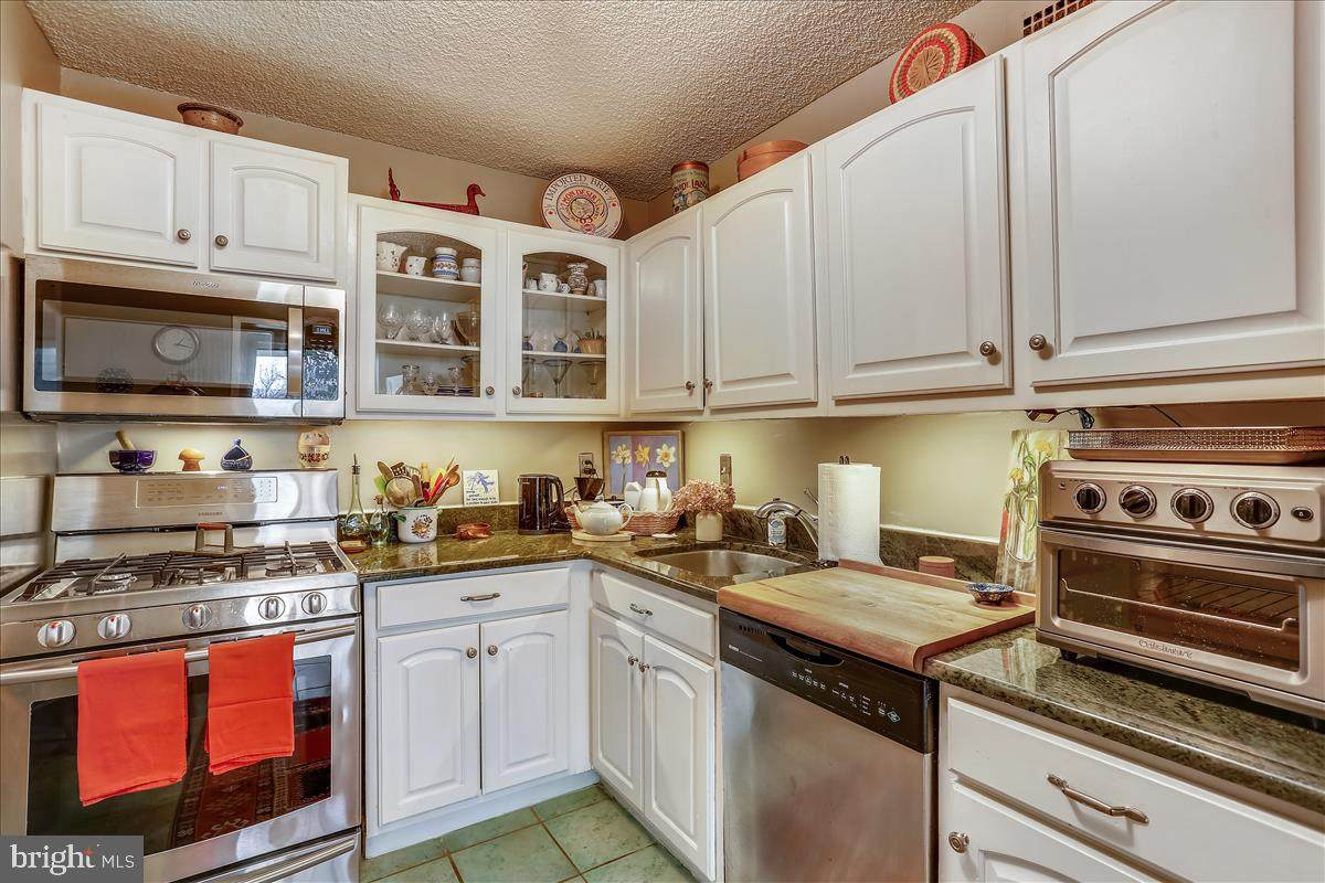 5225 Pooks Hill Road - Photo 1
