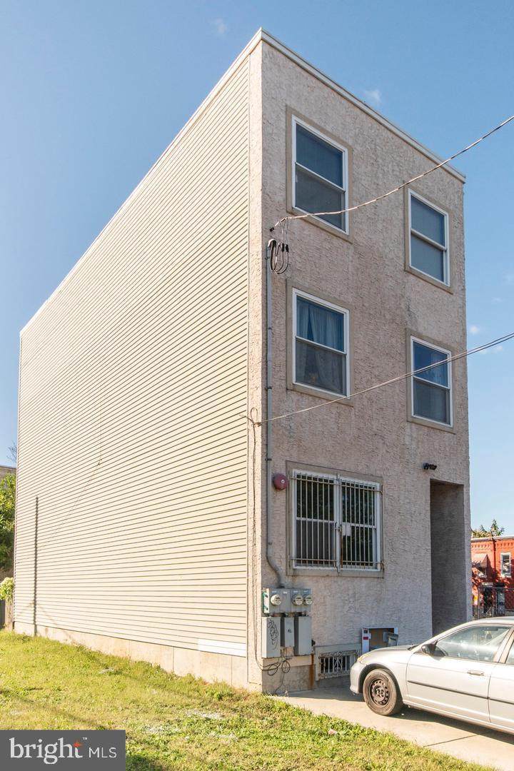 2114 16TH Street - Photo 1