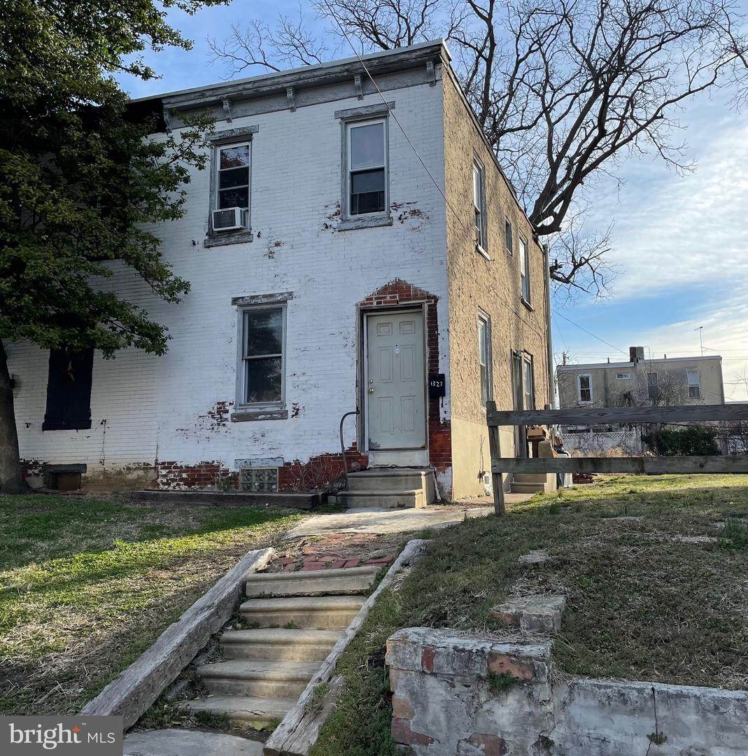 1327 Conestoga Street - Photo 1