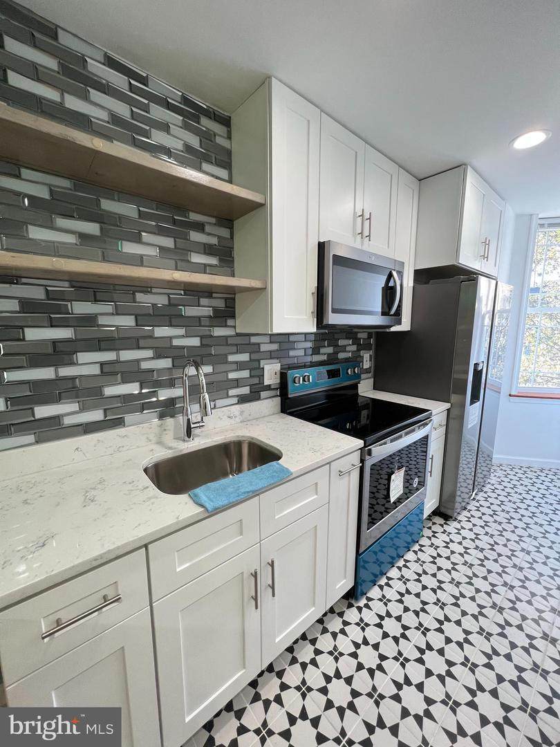 625 4TH Street - Photo 1