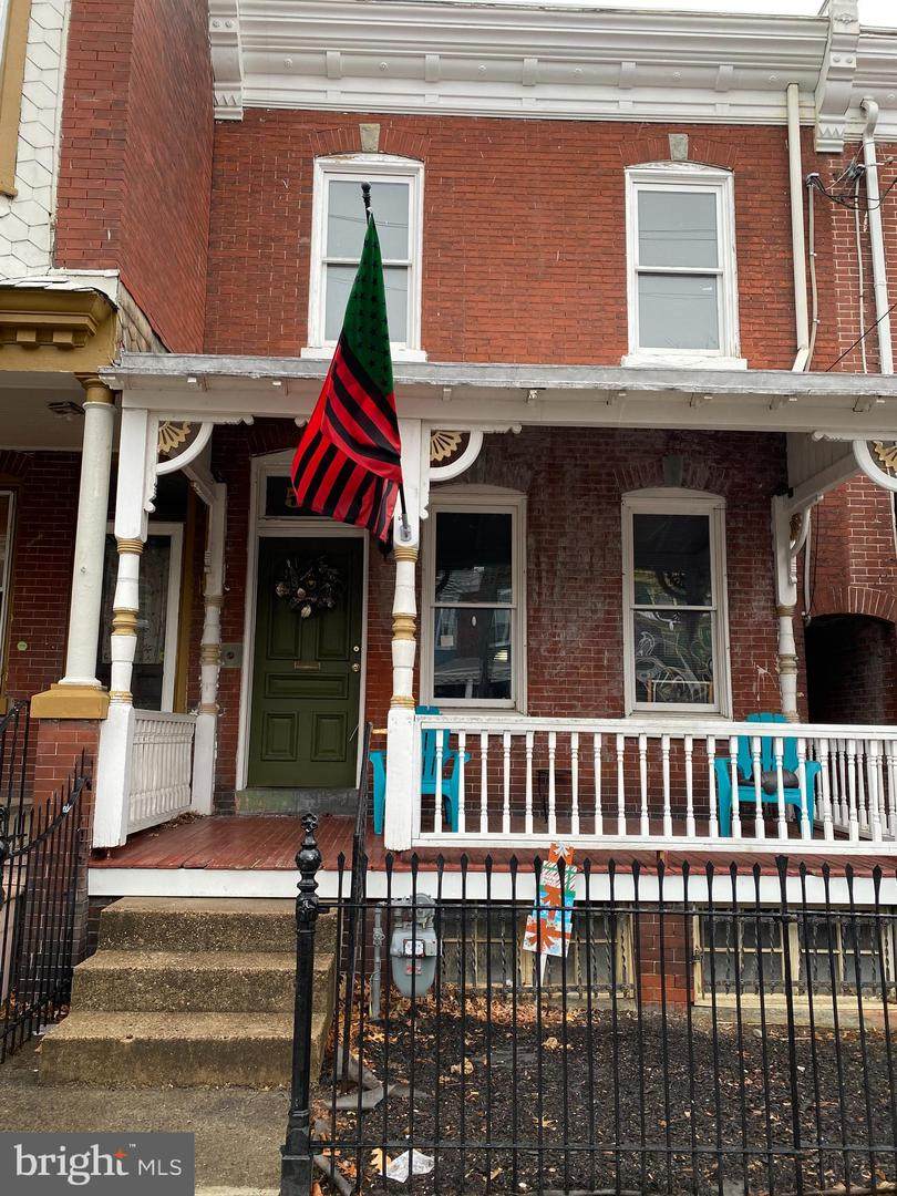 513 9TH Street - Photo 1