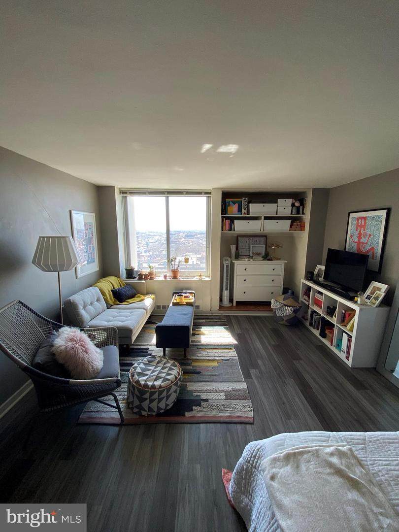 604-36 Washington Square - Photo 1