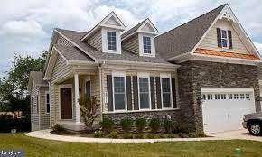 2768 Castlefield Drive - Photo 1