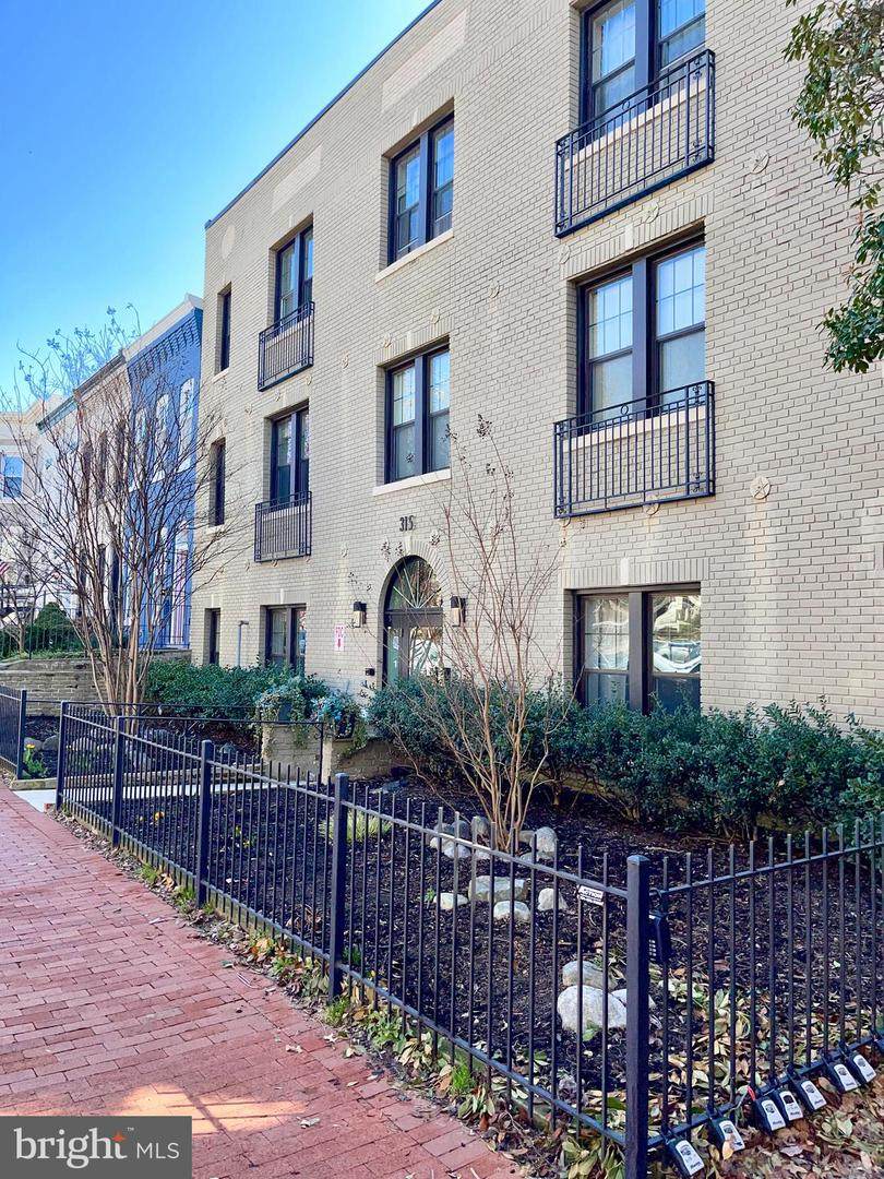 315 G Street - Photo 1