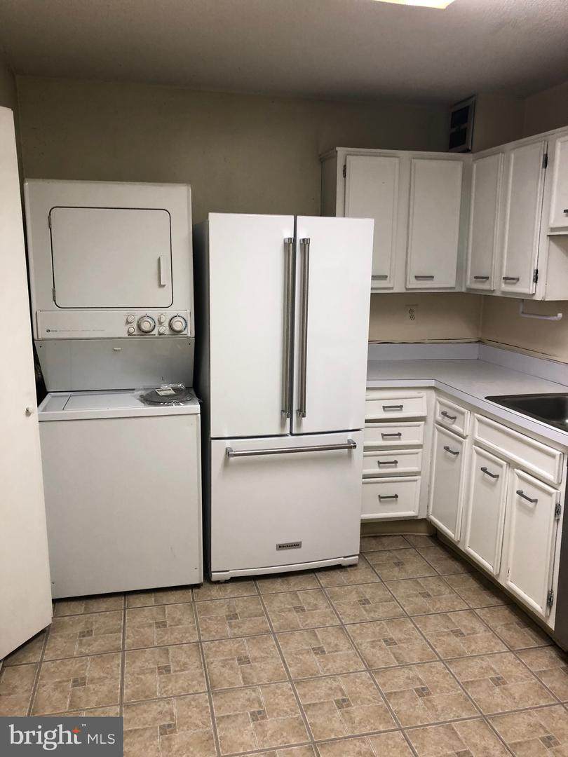 205 Yoakum Parkway - Photo 1