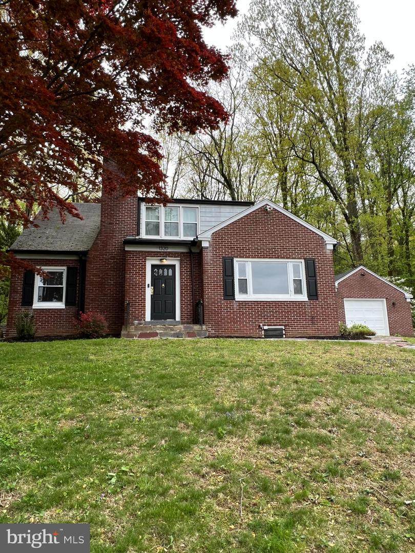 1320 Oak Street - Photo 1