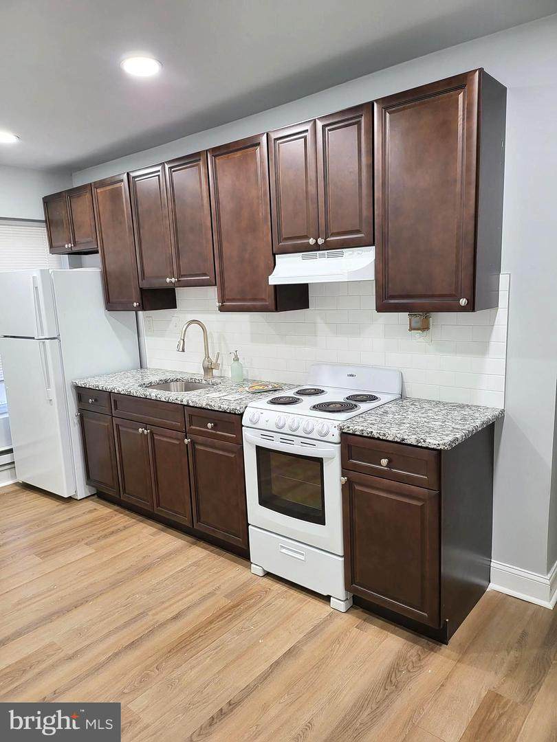 1633 Oxford Street - Photo 1
