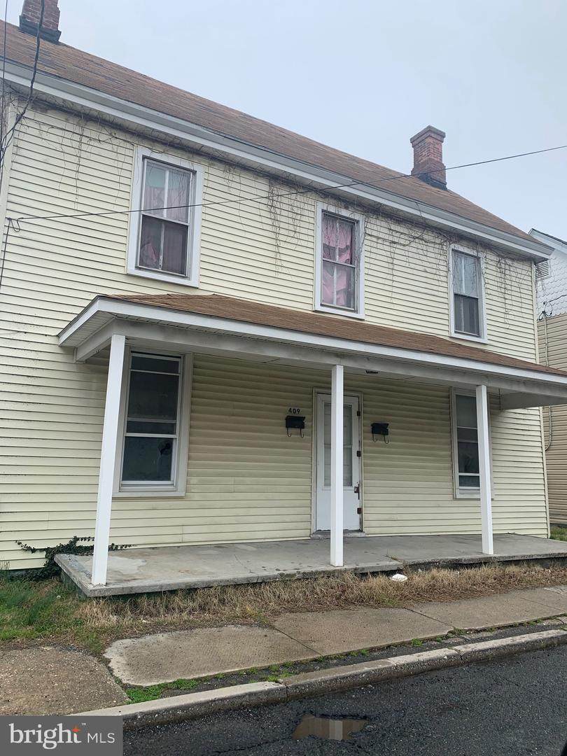 409 Cemetery Avenue - Photo 1