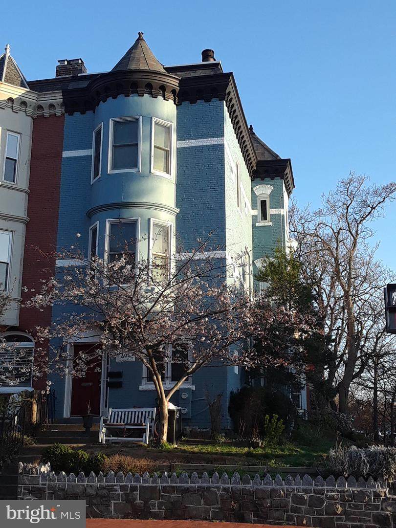 401 E Street - Photo 1