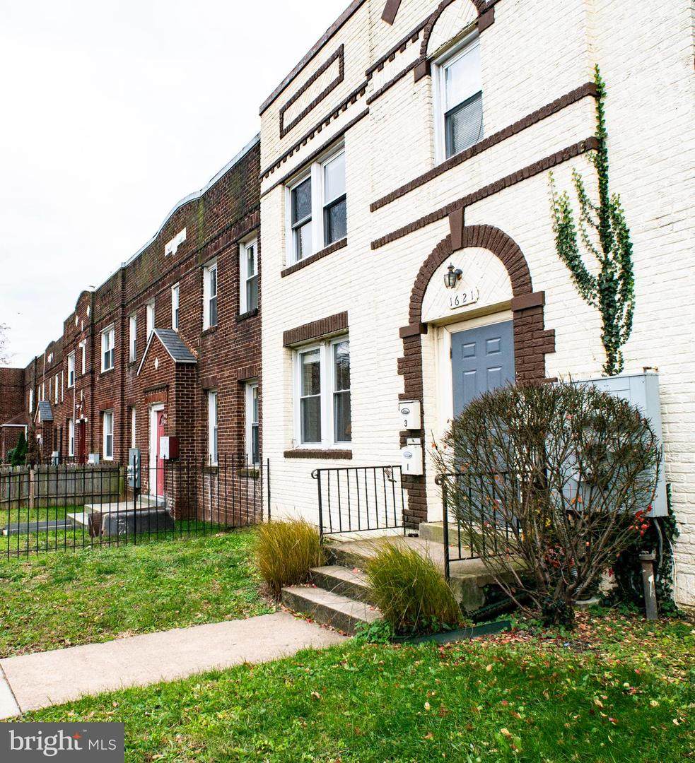 1621 E Street - Photo 1