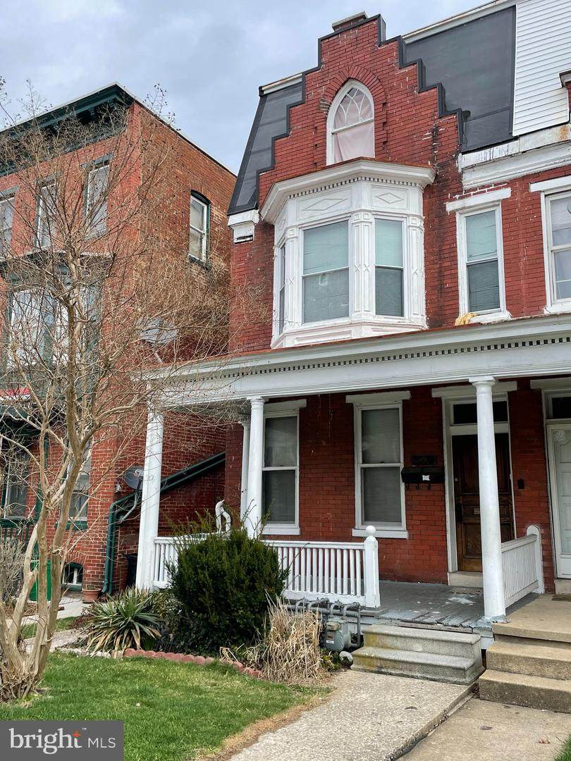 1027 Queen Street - Photo 1