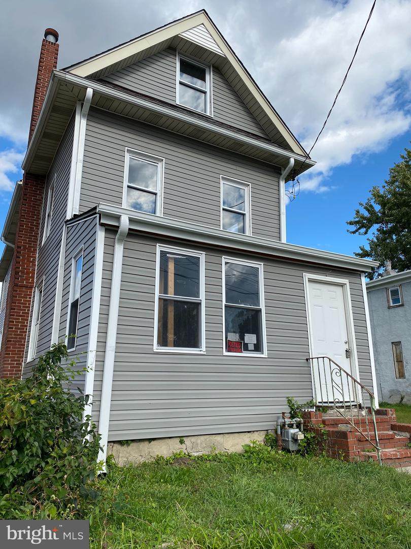 1025 Center Street - Photo 1