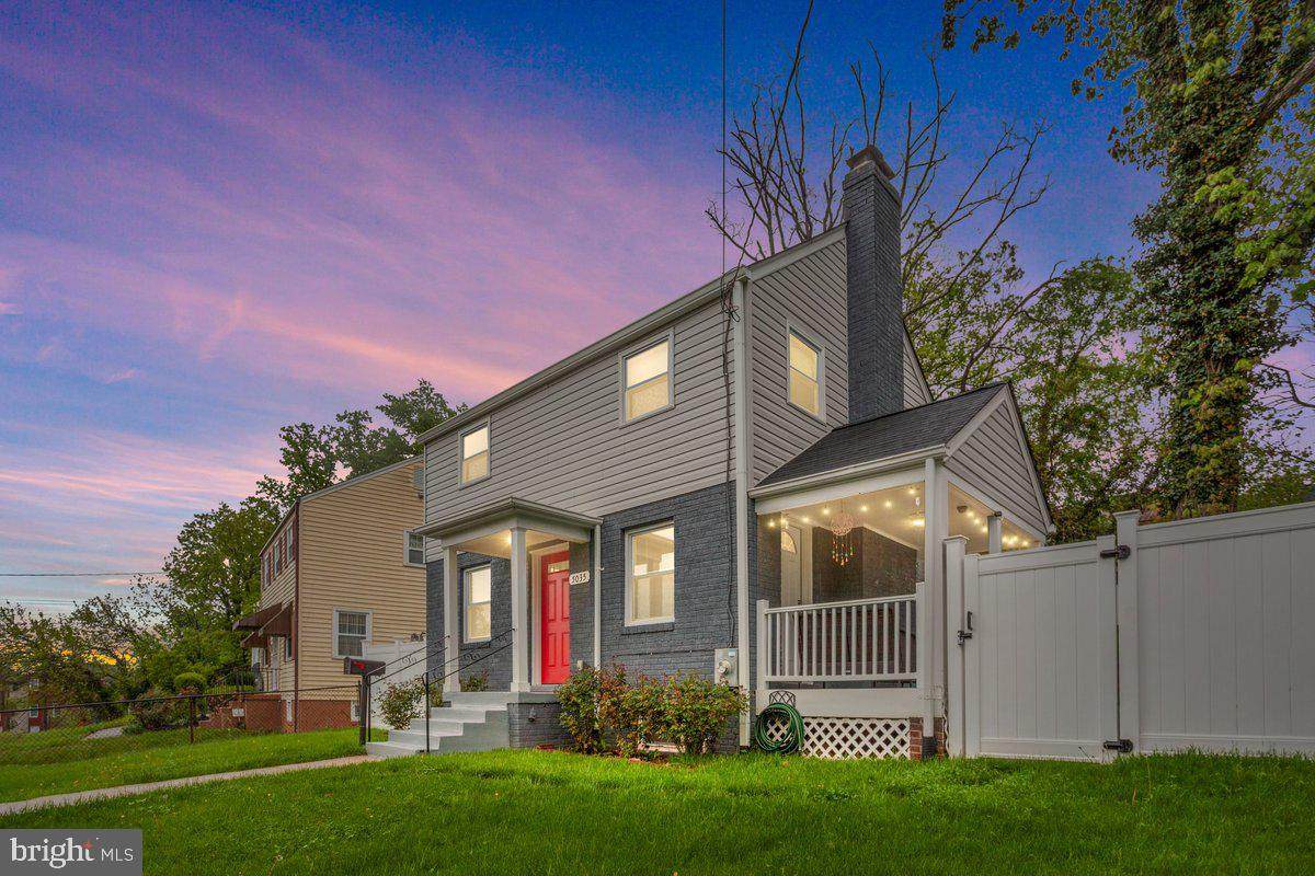 5035 55TH Avenue - Photo 1