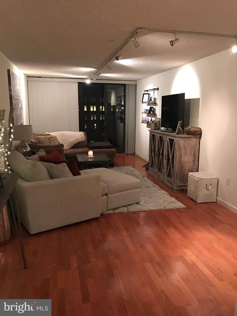 241 6TH Street - Photo 1