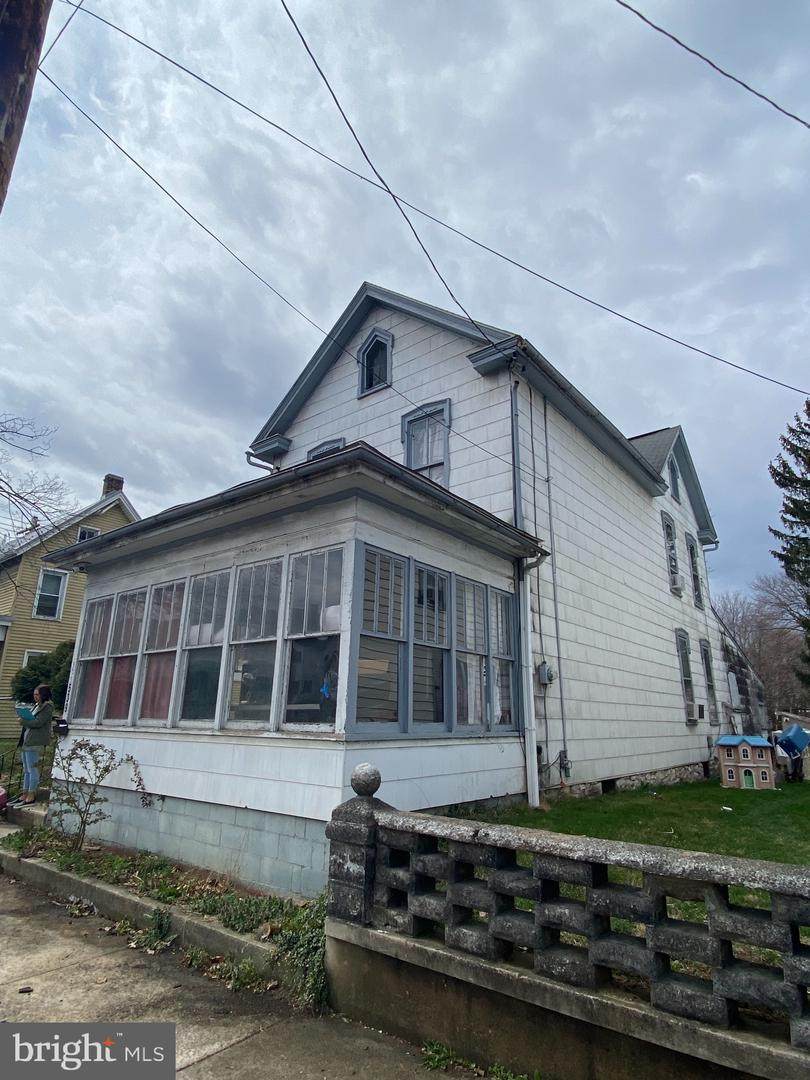539 2ND - Photo 1