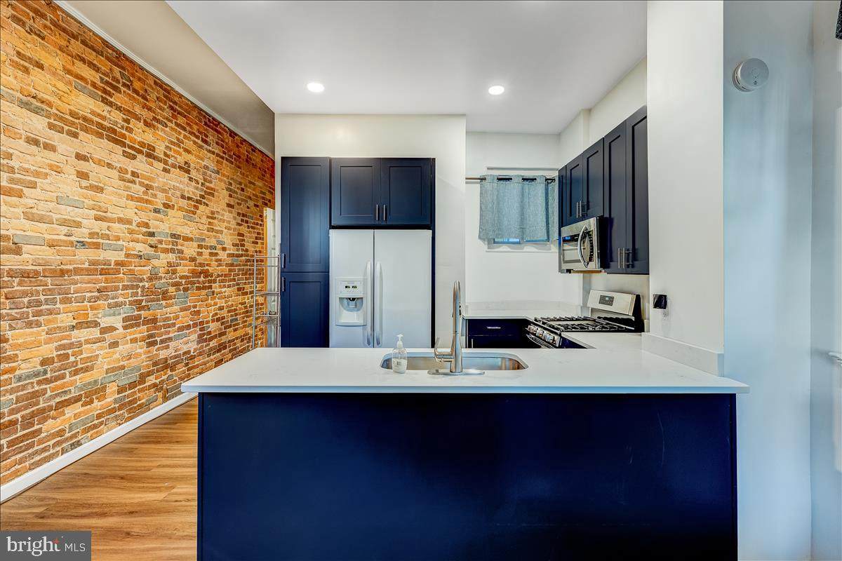 2216 Linden - Photo 1
