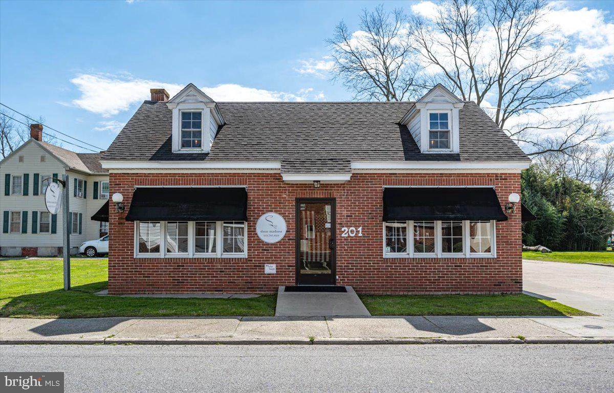 201 4TH Street - Photo 1