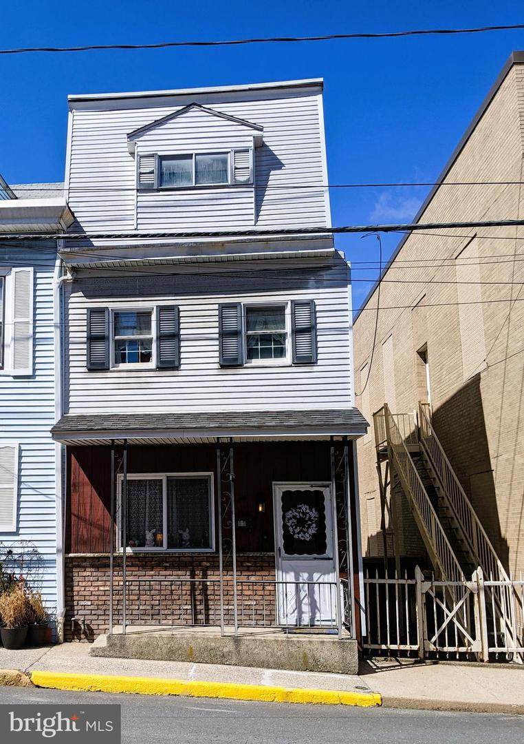 320 Norwegian Street - Photo 1