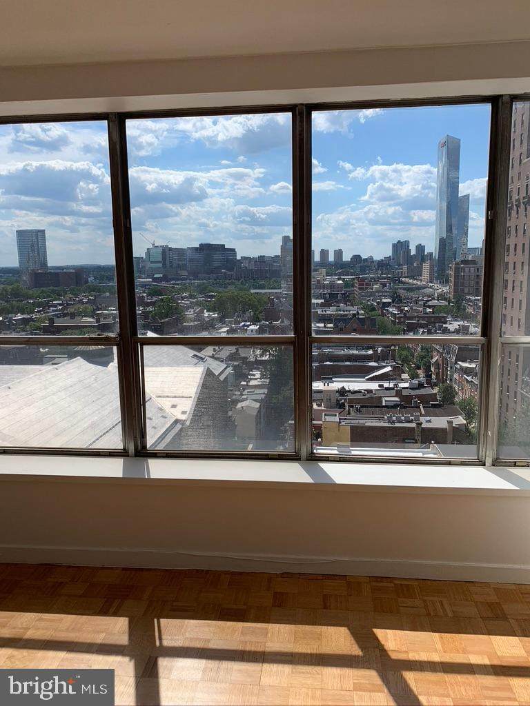 224-30 Rittenhouse Square - Photo 1