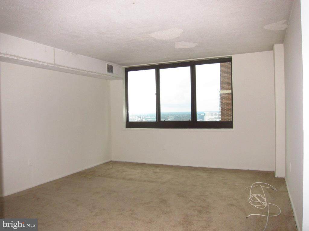 1420 Locust Street - Photo 1