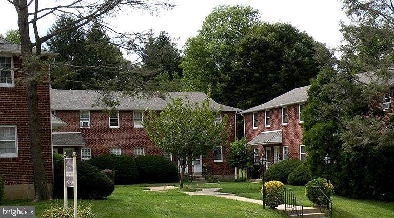 16 Saint Albans Avenue - Photo 1