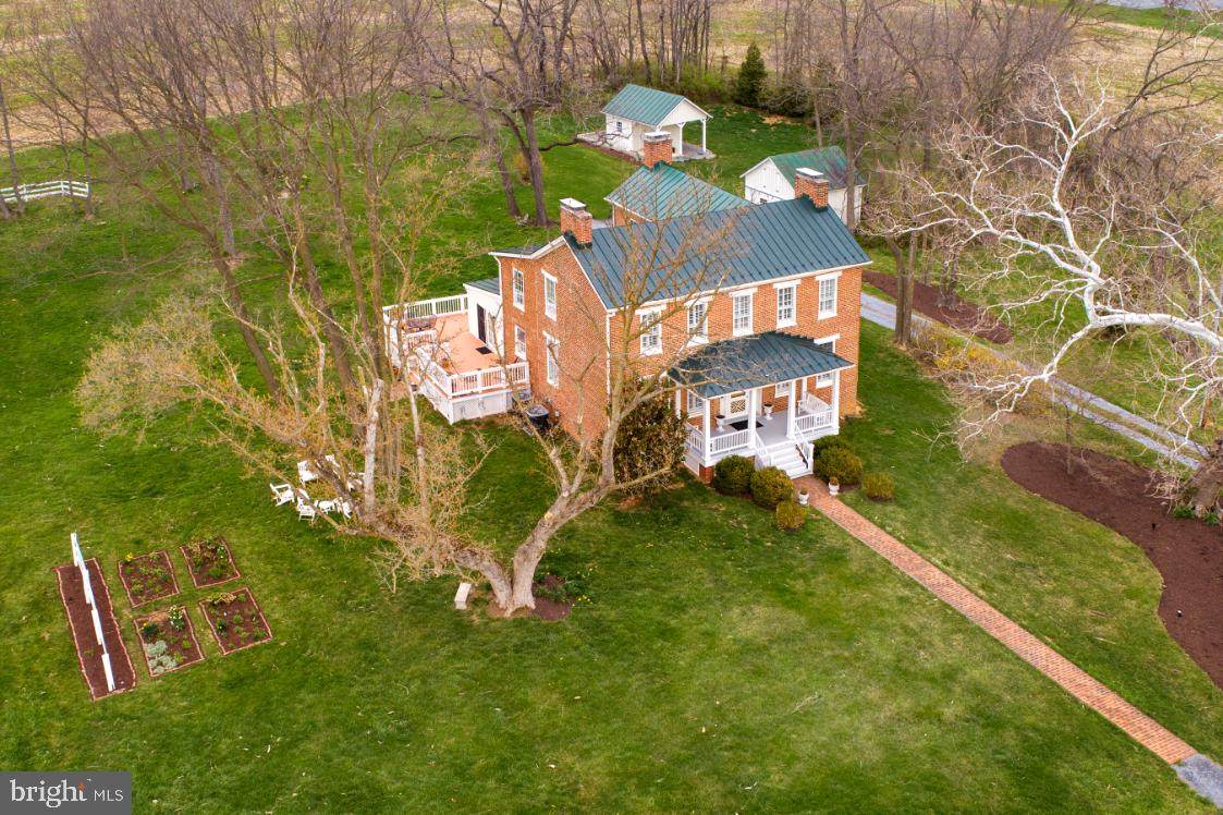 453 Buckmarsh Street - Photo 1