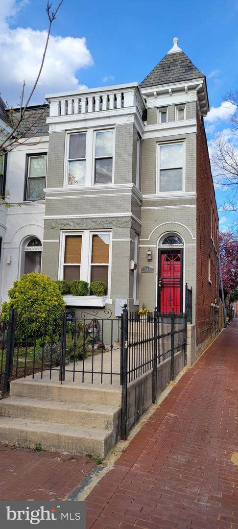 709 12TH Street - Photo 1