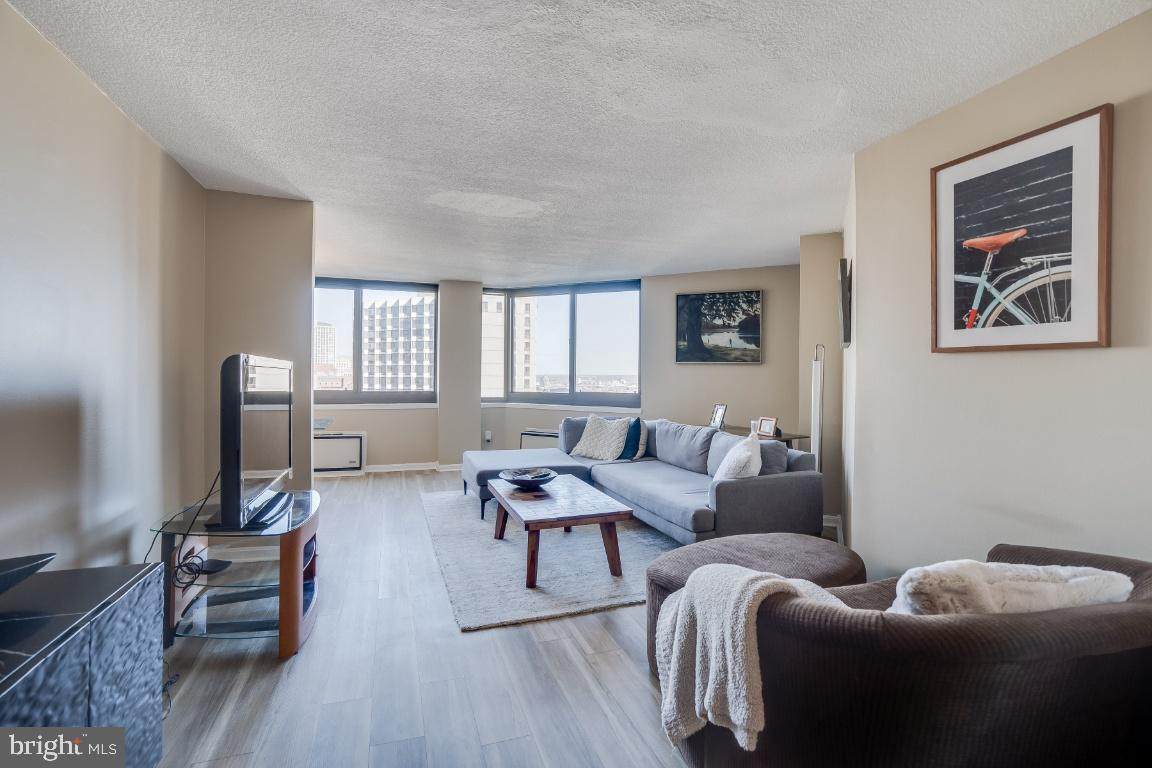 1420 Locust Street - Photo 1