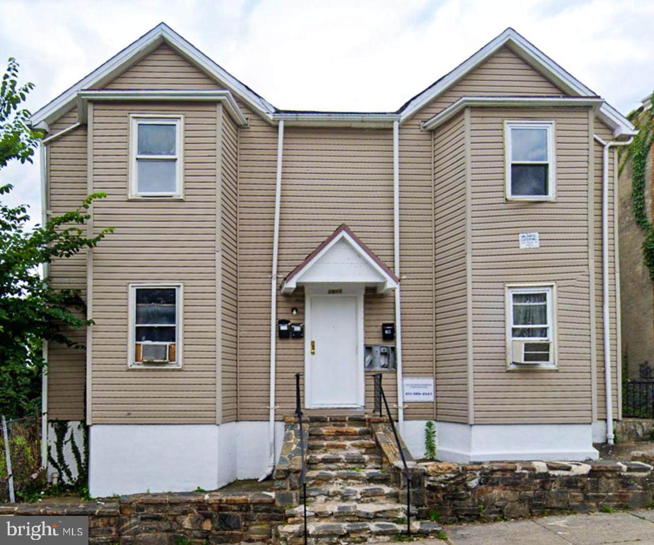 1511 Carswell Street - Photo 1