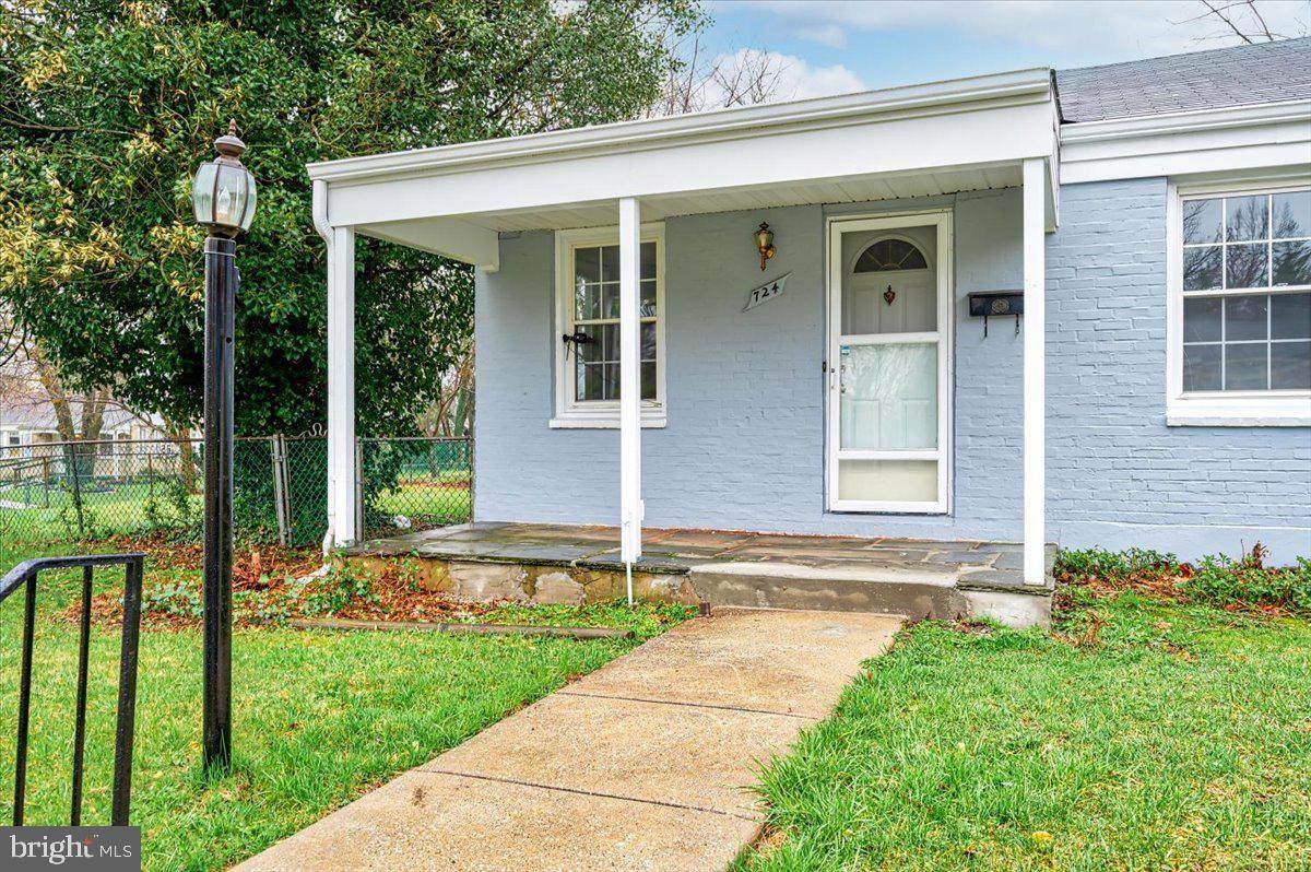 724 Greenwood - Photo 1