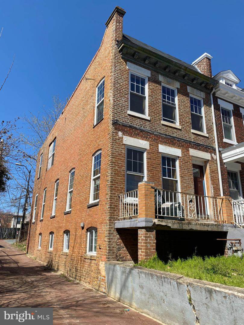 1908 4TH Street - Photo 1