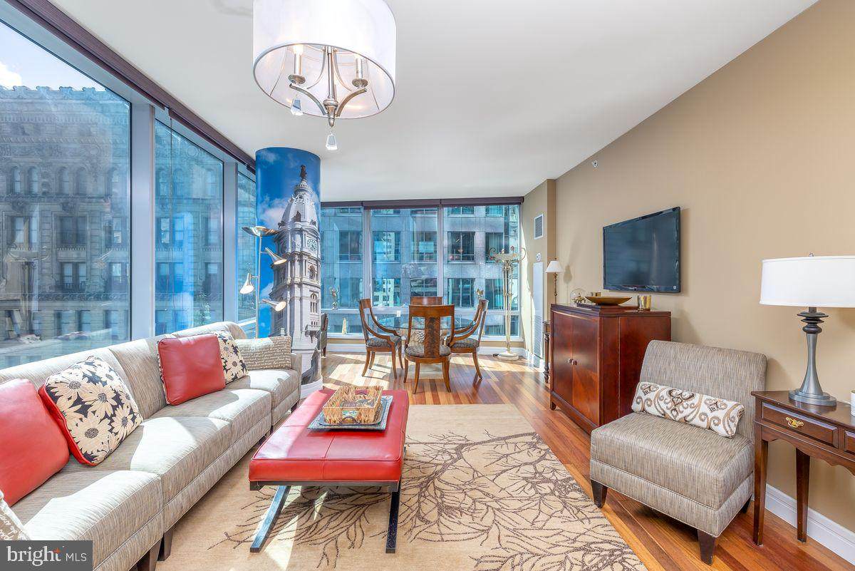 1414 Penn Square - Photo 1