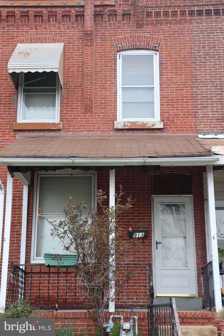 913 Hyatt Street - Photo 1