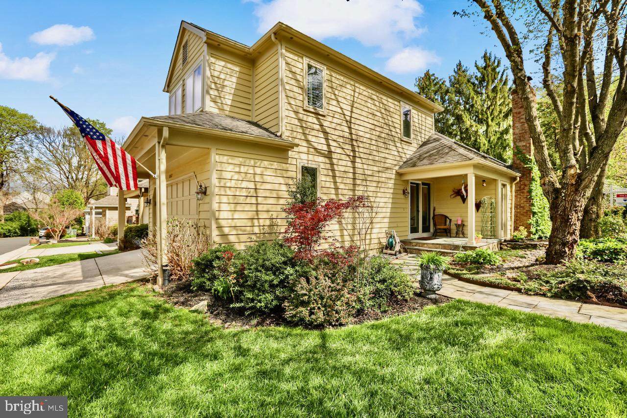 10527 Elmsway Court - Photo 1