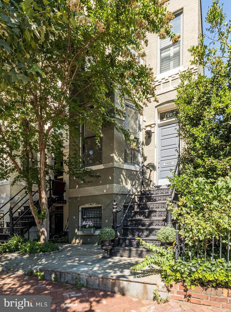 1407 33RD Street - Photo 1