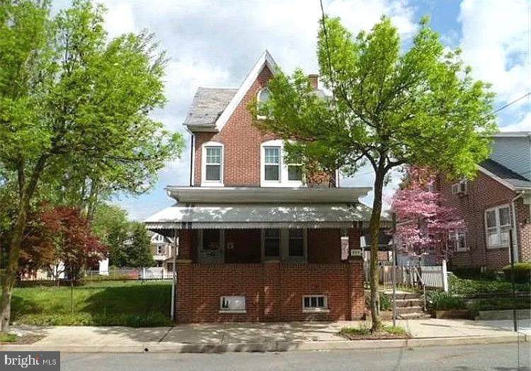 955 Queen Street - Photo 1