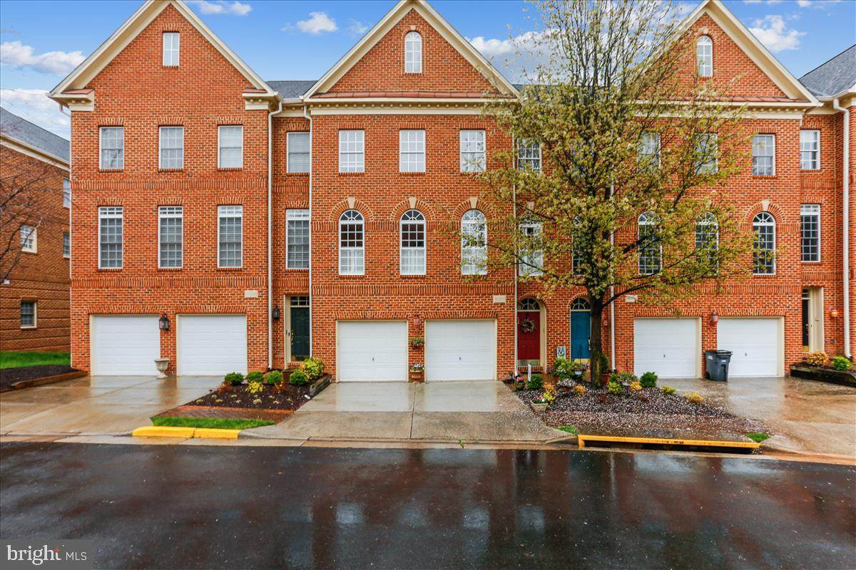20372 Fallsway - Photo 1