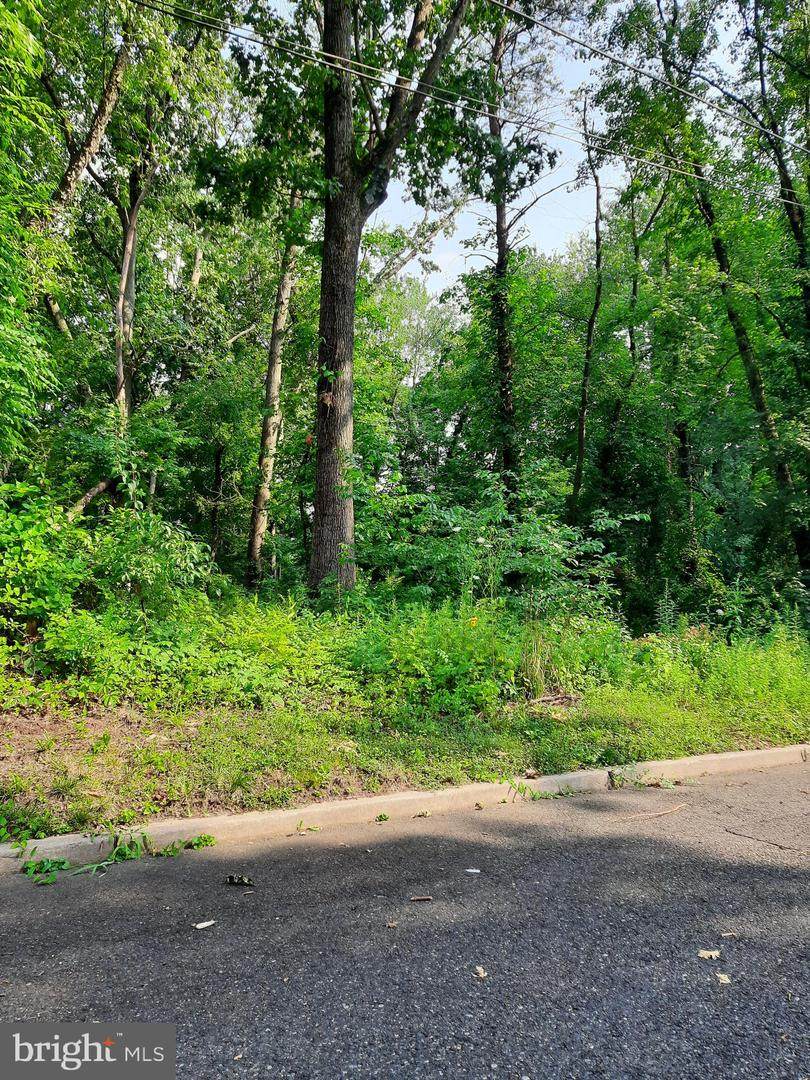 1580 Ellis Ave - Photo 1