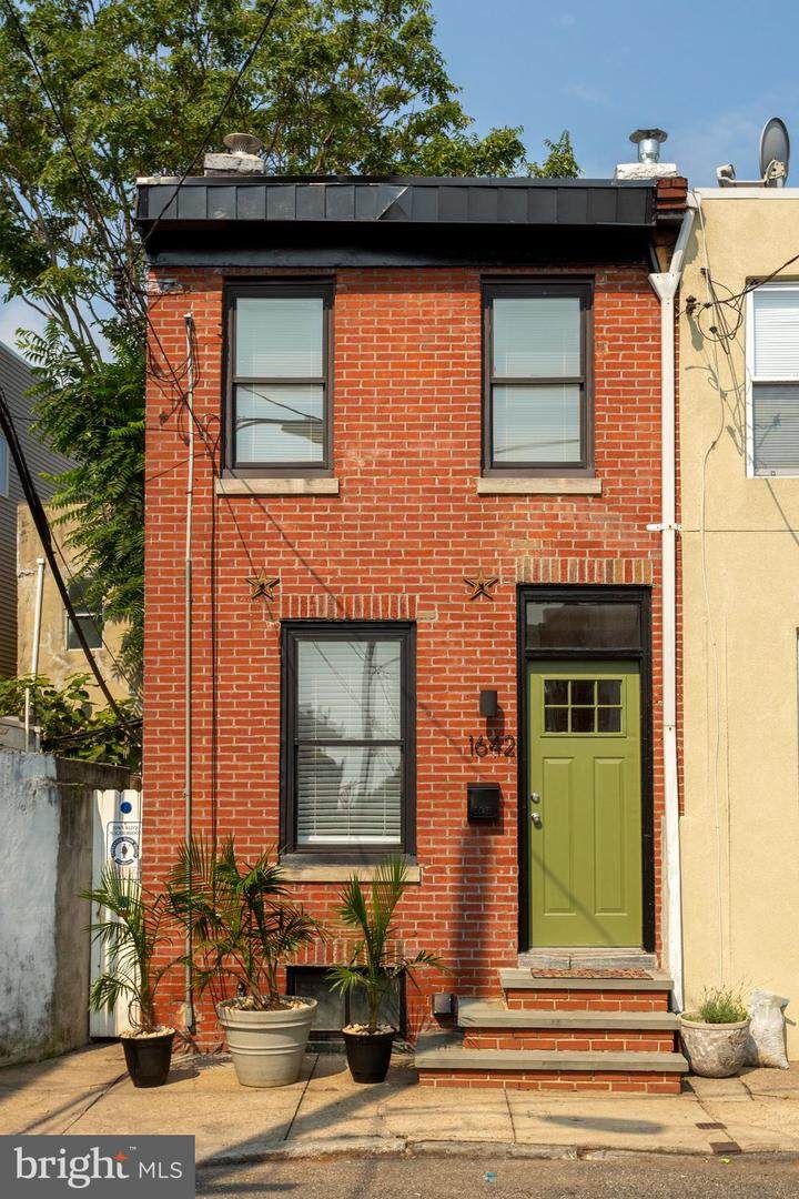 1642 Hancock Street - Photo 1